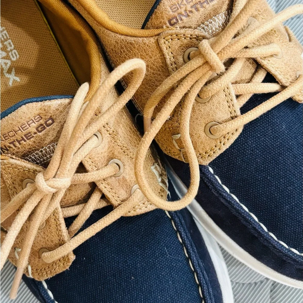 Skechers Men's Navy and Tan Boat Shoes Size 8.5